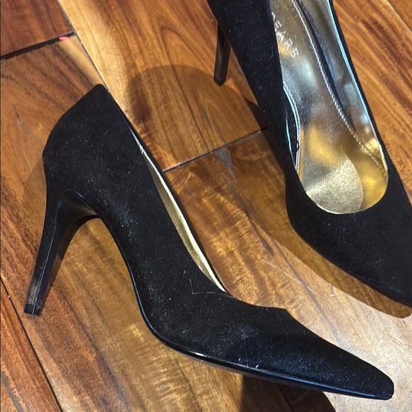 Sears Black Heels with Suede Finish - Picture 3 of 3